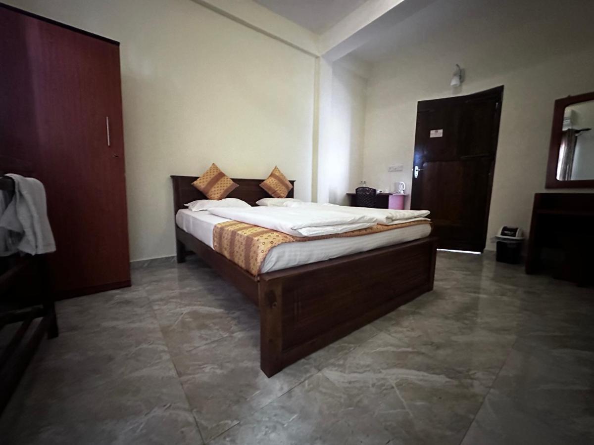 N Joy Inn Trincomalee Exterior foto