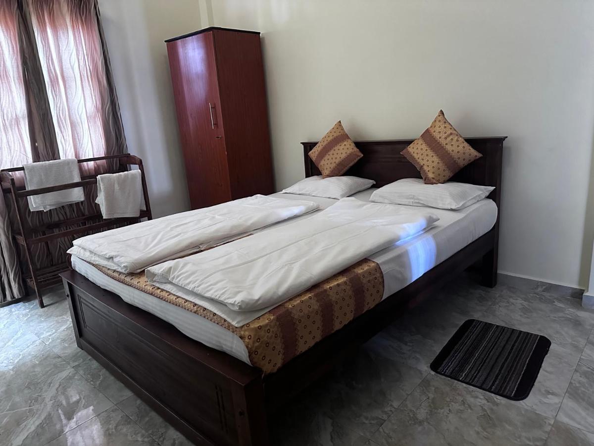 N Joy Inn Trincomalee Exterior foto