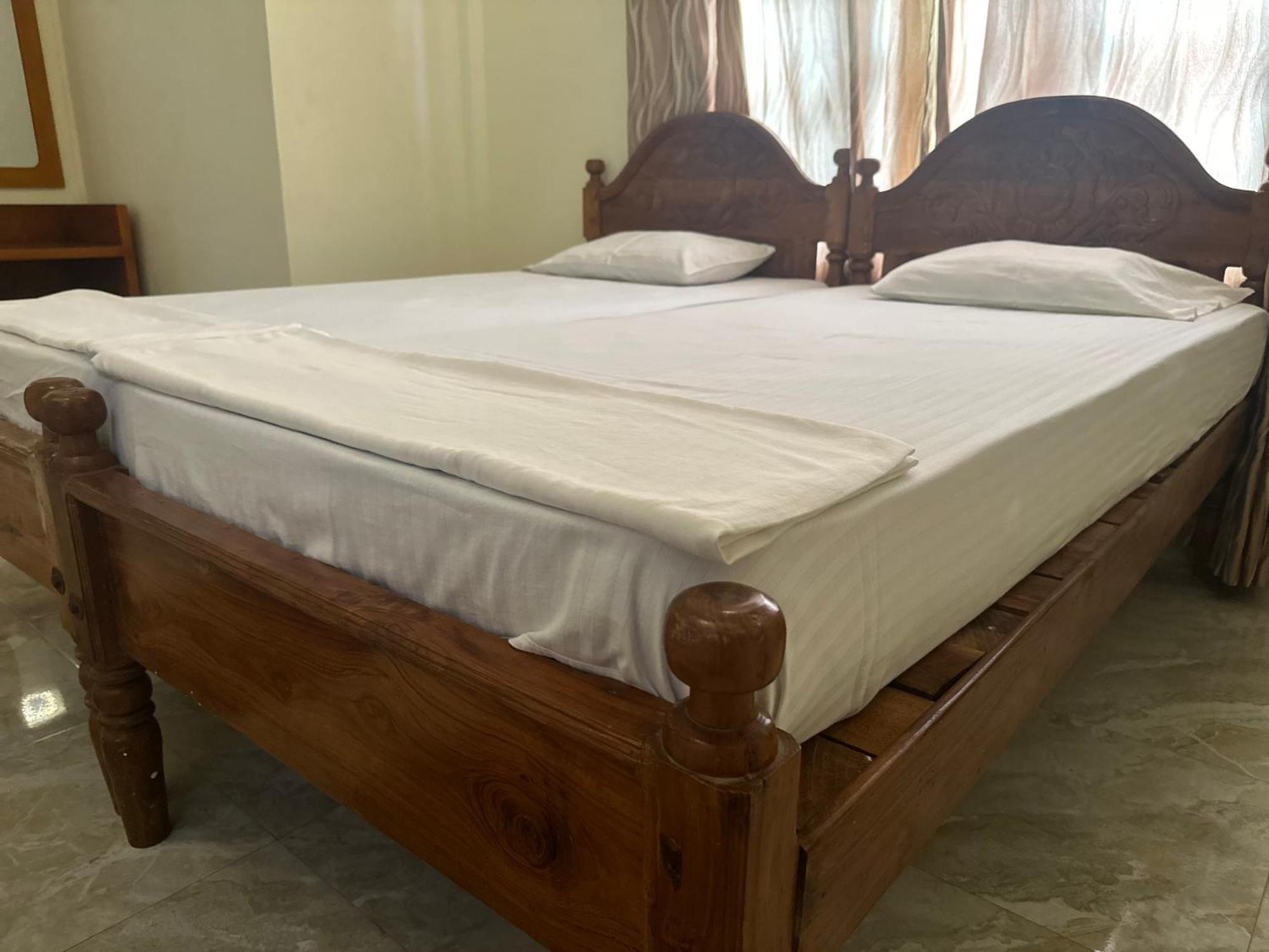 N Joy Inn Trincomalee Exterior foto