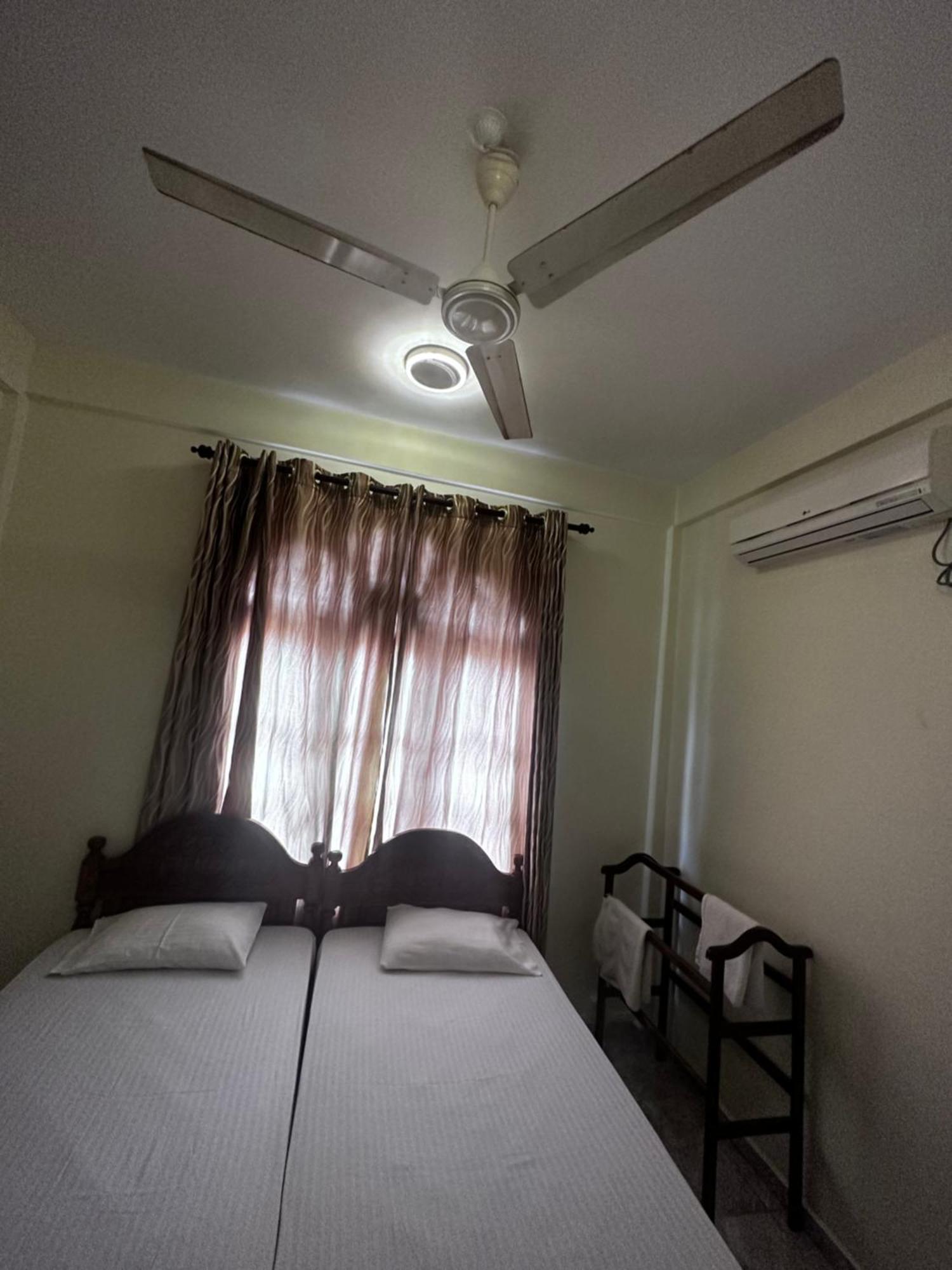 N Joy Inn Trincomalee Exterior foto
