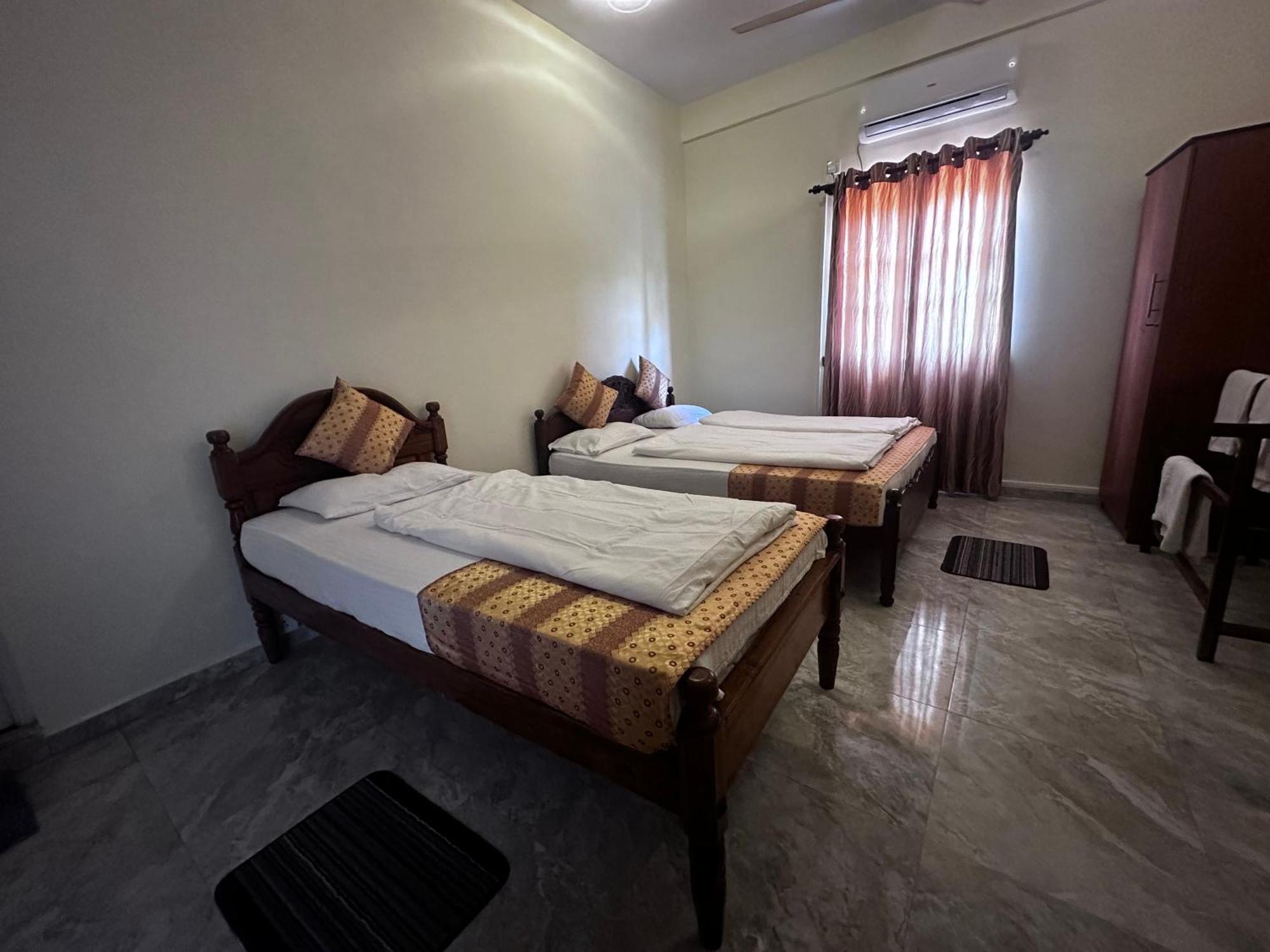 N Joy Inn Trincomalee Exterior foto
